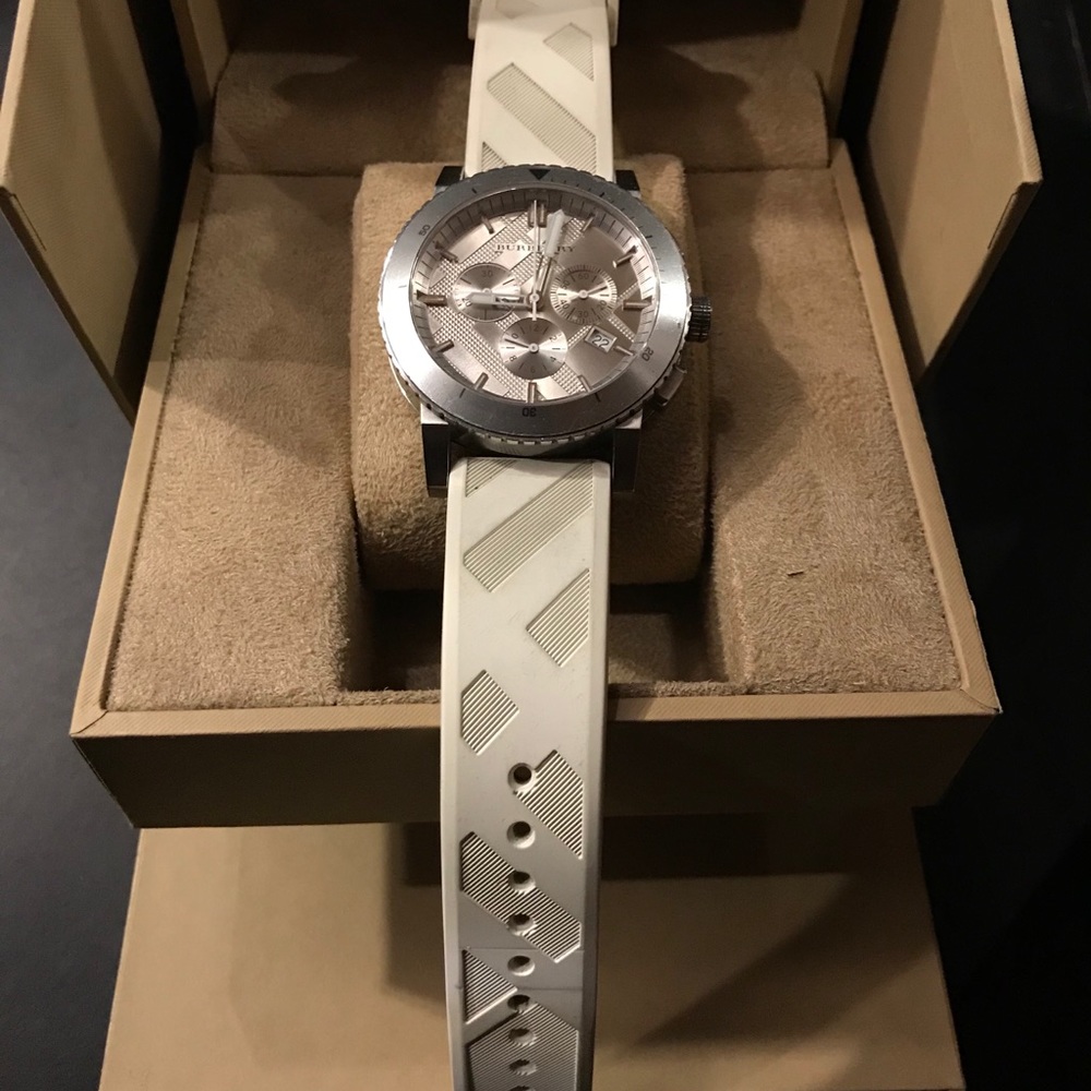 Burberry watch - Picture 4 of 6